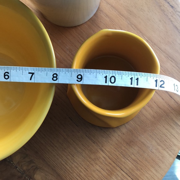 Vase and bowl. Yellow gold color Bowl, vase. Sturdy. Great condition serve ware. - Picture 3 of 7